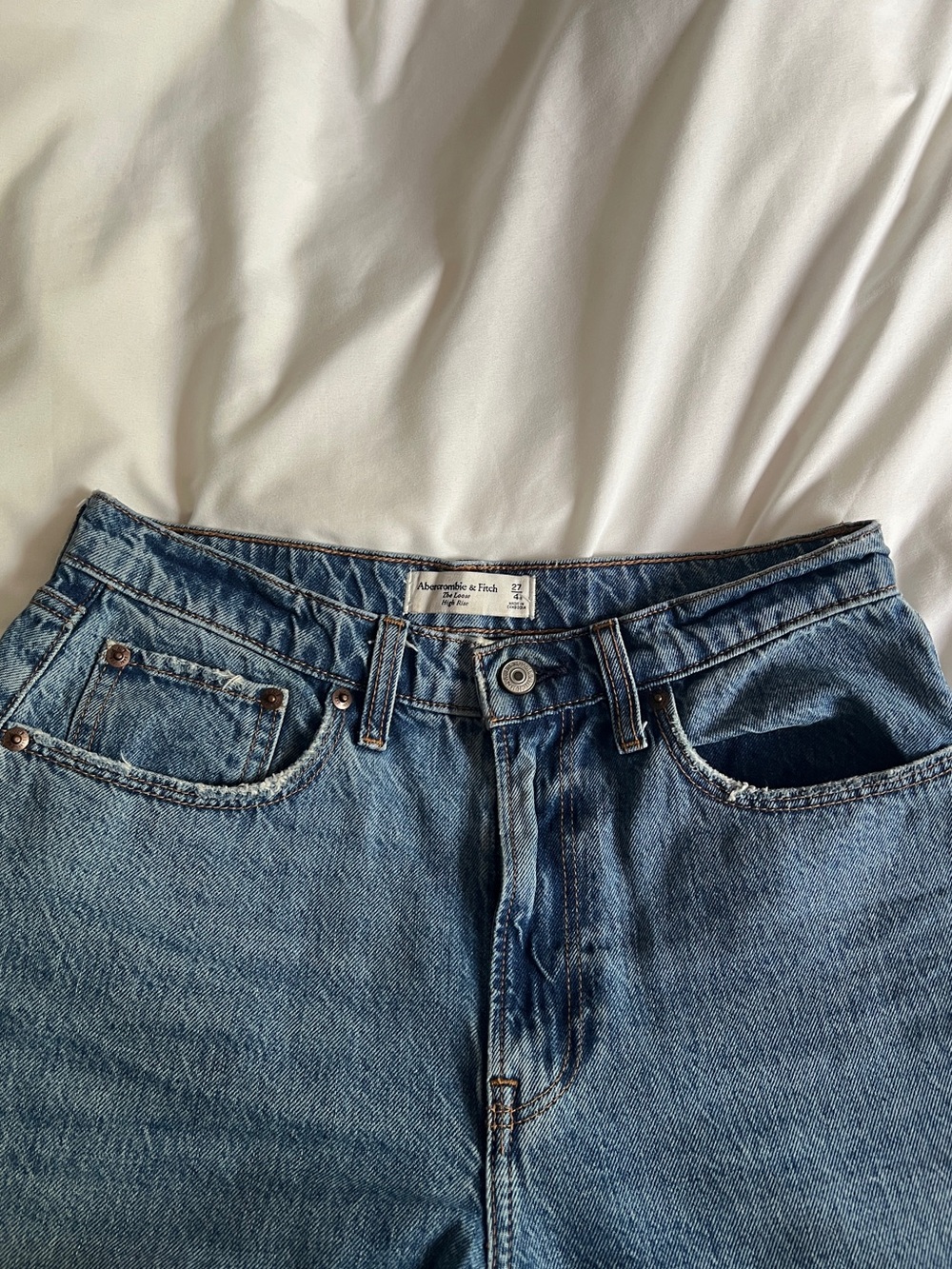 Loose High Rise Jeans - Picture 3 of 4
